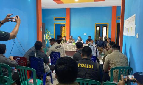 Anggota Bawaslu Lolly Suhenty saat memberikan arahan terkait PSU di kantor Bawaslu Kabupaten Boven Digoel, Papua Selatan