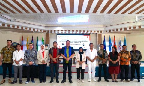 Anggota Bawaslu Herwyn JH Malonda dalam Focus Group Discussion (FGD) bertajuk Evaluasi Tata Kelola Organisasi Pengawas Pemilu di Aula Universitas Pattimura (Unpatti), Jumat (12/9/2025)