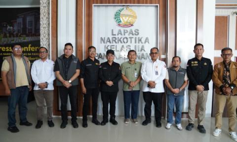 Pengawasan Pilkada Ulang di salah satu TPS Khusus 901 di Lapas Narkotika Kelas II A Pangkalpinang