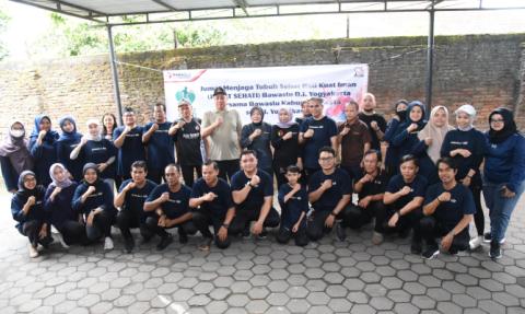 Senam Pagi Jumat Sehati bersama Bawaslu Provinsi DIY di Kantor Bawaslu Yogyakarta pada Jumat (29/8/2025)/Foto: Publikasi dan Pemberitaan Bawaslu