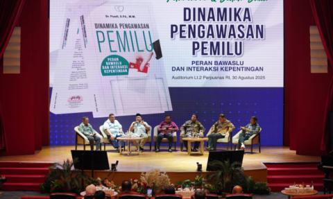 Anggota Bawaslu Puadi saat peluncuran Buku Dinamika Pengawasan Pemilu: Peran Bawaslu dan Interaksi Kepentingan di Perpustakaan Nasional, Sabtu (30/8/2025).