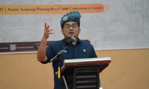 Ketua Bawaslu Rahmat Bagja saat menyampaikan arahannya dalam Penguatan Kelembagaan Pengawas Pemilu di Kepulauan Riau, Jumat (5/9/2025)