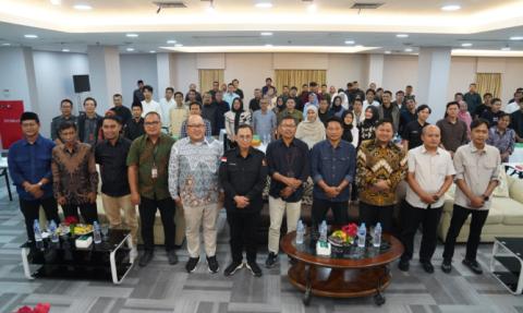 Anggota Bawaslu Puadi saat membuka giat Forum Literasi Keterbukaan Informasi Publik Pengawasan Pemilu dan Pemilihan di Tangerang, Selasa (10/9/2025).