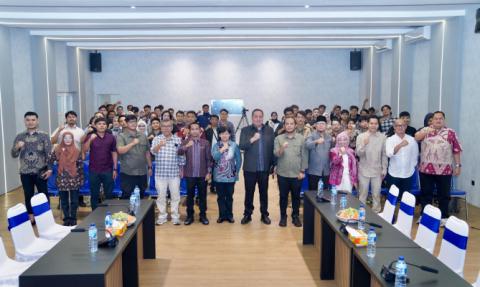Anggota Bawaslu Herwyn JH Malonda dalam Focus Group Discussion (FGD) Evaluasi Tata Kelola Organisasi Pengawas Pemilu di Kampus Unpad, Bandung, Sabtu (4/10/2025).