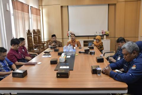 Bawaslu Kabupaten Jepara bersama KPU Kabupten Jepara melakukan koordinasi dengan Dinas Kependudukan dan Pencatatan Sipil (Disdukcapil) Kabupaten Jepara terkait validasi data pemilih tidak padan dalam Daftar Pemilih Berkelanjutan