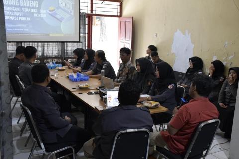 Kegiatan rapat internal peningkatan kapasitas pegawai di bidang pengelolaan konten untuk optimalisasi informasi publik
