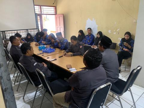 Pimpinan dan Staf sekretariat Bawaslu Kabupaten Jepara melaksanakan Rapat Koordinasi Internal