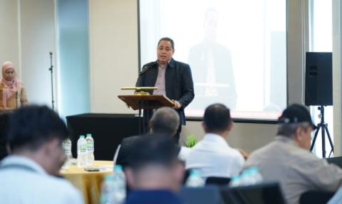 Anggota Bawaslu Herwyn JH Malonda dalam FGD Evaluasi Tata Kelola Organisasi Pengawas Pemilu pada Minggu (16/11/2025).