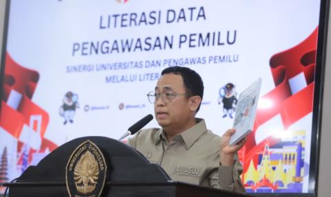 Anggota Bawaslu Puadi di kegiatan Literasi Data untuk Pengawasan Pemilu dengan tema: “Sinergi Universitas dan Pengawas Pemilu melalui Literasi Data, Selasa (18/11/2025).