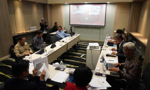 Anggota Bawaslu Puadi memberikan paparan pada kegiatan Presentasi Uji Publik Monitoring Evaluasi Keterbukaan Informasi Publik, Selasa (18/112025). Foto: Pemberitaan dan Publikasi Bawaslu RI