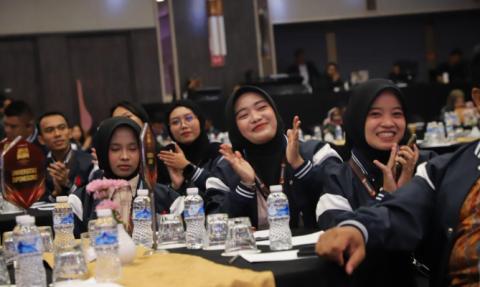 Ketua Bawaslu Rahmat Bagja saat membuka Kompetisi Debat Penegakan Hukum Pemilu ke-V Antar Perguruan Tinggi se-Indonesia yang digelar di Jakarta, Selasa (25/11/2025). Foto: Pemberitaan dan Publikasi Bawaslu RI