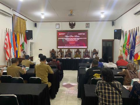 Ali Purnomo Anggota Bawaslu Jepara menghadiri Rapat Pleno Terbuka Pemutakhiran Data Pemilih Berkelanjutan (PDPB) Triwulan IV Tahun 2025 yang diselenggarakan oleh Komisi Pemilihan Umum (KPU) Kabupaten Jepara
