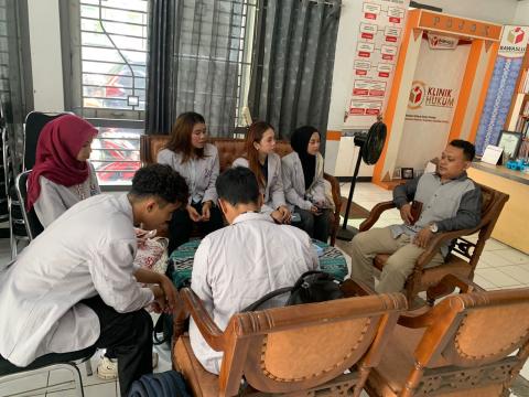 Anggota Bawaslu Kabupaten Jepara Shohibul Habib menerima kunjungan mahasiswa Fakultas Hukum Universitas Muria Kudus (UMK)
