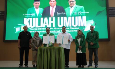 Ketua Bawaslu Rahmat Bagja memberikan kuliah umum di Universitas Muslim Indonesia (UMI) Makassar, Senin (12/1/2025).