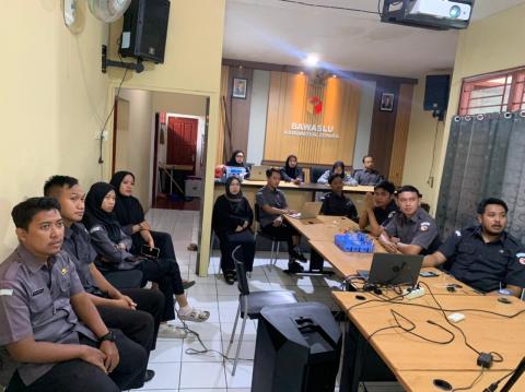 Seluruh staf Bawaslu Kabupaten Jepara mengikuti kegiatan sosialisasi pelaporan Surat Pemberitahuan Tahunan (SPT) melalui aplikasi Coretax yang dilaksanakan secara daring (Zoom Meeting) di Gedung B Bawaslu Jepara.