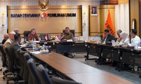 Ketua Bawaslu Rahmat Bagja saat menerima delegasi CIMD Matthew Downing di Kantor Bawaslu, Rabu (21/1/2026). Foto: Pemberitaan dan Publikasi Bawaslu RI