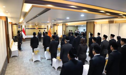 Sekretaris Jenderal (Sekjen) Bawaslu Ferdinand Eskol Tiar Sirait saat melantik 243 pejabat administrasi dan 55 pejabat fungsional di lingkungan Bawaslu seluruh Indonesia, Jumat (6/2/2026)