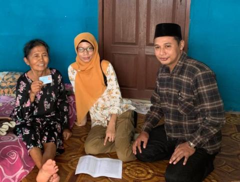 Bawaslu Kabupaten Jepara melaksanakan pengawasan terhadap kegiatan coklit terbatas (coktas) Pemutakhiran Daftar Pemilih Berkelanjutan (PDPB) oleh Anggota Bawaslu Jepara Divisi Pencegahan, Partisipasi Masyarakat dan Humas, Ali Purnomo, bersama jajaran staf dan anggota KPU Jepara, Siti Nurwakhidatun, beserta staf sekretariat. 