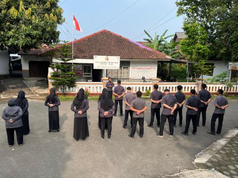 Badan Pengawas Pemilihan Umum (Bawaslu) Kabupaten Jepara menggelar apel pagi perdana pasca perayaan Idulfitri pada Senin pagi, (30/3)