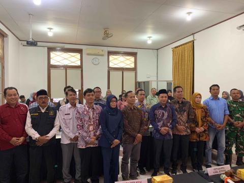 Anggota Bawaslu Jepara Ali Purnomo dan Staf Divisi Pencegahan, Pengawasan, Humas, Hubal Menghadiri Rapat Pleno Terbuka Pemutakhiran Data Pemilih Berkelanjutan (PDPB) Triwulan I Tahun 2026 yang diselenggarakan oleh KPU Kabupaten Jepara, (2/4).