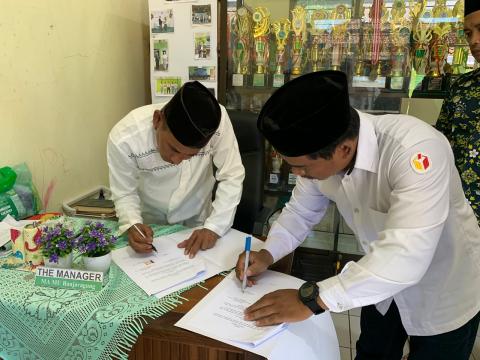 Bawaslu Kabupaten Jepara resmi menjalin kerja sama dengan MA Mathali’ul Ulum Banjaragung melalui penandatanganan Nota Kesepahaman (MoU) pada Rabu (29/4).