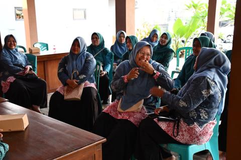 Bawaslu Jepara memberikan sosialisasi kepada anggota PKK Desa Lebak, Kecamatan Pakisaji, pada Senin (8/6) di Balai Desa Lebak dengan Narasumber Ali Purnomo Kordiv Pencegahan, Parmas, dan Humas.
