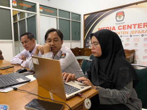 Bawaslu Jepara melakukan pengawasan terhadap pelaksanaan Pemutakhiran Data Partai Politik Berkelanjutan Semester I Tahun 2026 yang diselenggarakan oleh Komisi Pemilihan Umum (KPU) Kabupaten Jepara, Senin (29/6).