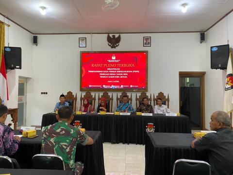 Bawaslu Jepara melaksanakan pengawasan secara langsung terhadap Rapat Pleno Terbuka Pemutakhiran Data Pemilih Berkelanjutan (PDPB) Triwulan II Tahun 2026 yang diselenggarakan oleh KPU Kabupaten Jepara di Aula KPU Kabupaten Jepara, Kamis (2/7).