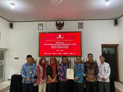 Bawaslu Jepara melaksanakan pengawasan secara langsung terhadap Rapat Pleno Terbuka Pemutakhiran Data Pemilih Berkelanjutan (PDPB) Triwulan II Tahun 2026 yang diselenggarakan oleh KPU Kabupaten Jepara di Aula KPU Kabupaten Jepara, Kamis (2/7).