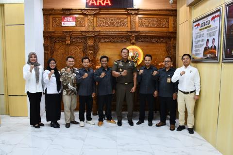 Bawaslu Jepara melaksanakan audiensi dengan Kejaksaan Negeri Jepara sebagai upaya memperkuat silaturahmi, koordinasi, dan sinergi antarlembaga dalam menjaga kondusivitas daerah serta mendukung terwujudnya demokrasi yang berkualitas pada Rabu, (15/7).