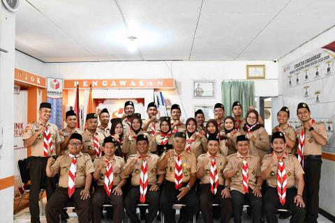 Bawaslu Kabupaten Jepara bersama Kwartir Cabang (Kwarcab) Jepara melaksanakan Pelantikan Pengurus Majelis Pembimbing (Mabi) dan Pengurus Pimpinan Satuan Karya (Pinsaka) Pramuka Adhyasta Pemilu Masa Bakti 2026–2030, Kamis (27/8).