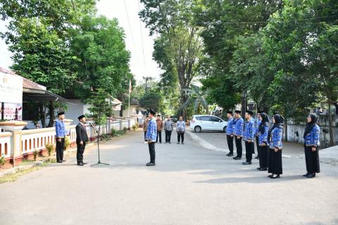 (Bawaslu) Kabupaten Jepara menyelenggarakan upacara peringatan Hari Ulang Tahun (HUT) ke-81 Kemerdekaan Republik Indonesia pada Senin, (17/8). Kegiatan berlangsung di halaman Kantor Sekretariat Bawaslu Kabupaten Jepara.