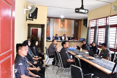 Bawaslu Kabupaten Jepara terus mendorong peningkatan kapasitas serta penguatan peran perempuan dalam penyelenggaraan pemilu yang dilaksanakan pada Senin, (24/8).