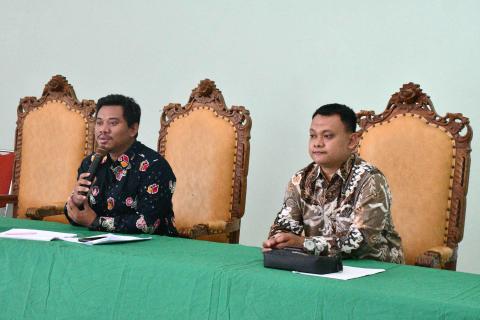 Bawaslu Kabupaten Jepara menggelar sesi praktik dan simulasi alur penyelesaian sengketa, baik antarpeserta Pemilu maupun antara peserta dengan penyelenggara Pemilu pada hari ketiga pelaksanaan di lingkungan Universitas Al-Hikmah Jepara (UAJ), Kamis (24/9).