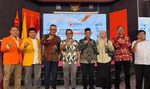 Anggota Bawaslu Puadi saat membuka Bawaslu Campus Connect bertema Generasi Digital, Demokrasi Transparan di Universitas Lambung Mangkurat, Banjarmasin, Kalimantan Selatan, Jumat (7/8/2026).