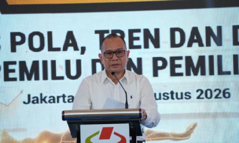 Deputi Bidang Dukungan Teknis Yusti Erlina saat menutup kegiatan Analisis Pola, Tren, dan Dinamika Pelanggaran Pemilu dan Pemilihan Tahun 2024 di Jakarta, Jumat (14/8/2026).