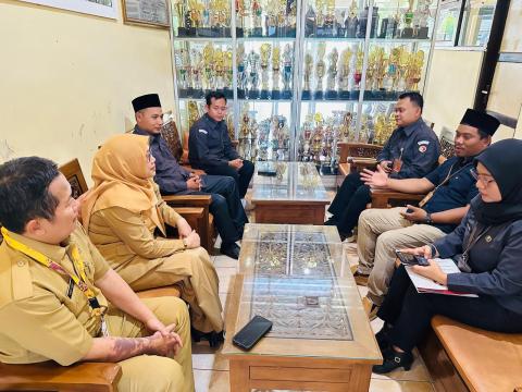 Badan Pengawas Pemilihan Umum (Bawaslu) Kabupaten Jepara menggandeng SMA Negeri 1 Mlonggo untuk memperkuat pendidikan demokrasi, kepemiluan, dan pengawasan partisipatif di kalangan generasi muda, pada Senin (12/9).