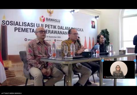 Bawaslu Kabupaten Jepara mengikuti kegiatan Sosialisasi Uji Petik dalam Rangka Riset Pemetaan Kerawanan Isu Strategis Pemutakhiran Data Pemilih Berkelanjutan (PDPB) yang diselenggarakan oleh Puslitbangdiklat Bawaslu RI secara daring melalui Zoom, Jumat (25/9).