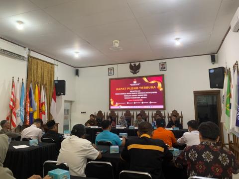 Bawaslu Jepara melakukan pengawasan secara langsung terhadap Rapat Pleno Terbuka Pemutakhiran Data Pemilih Berkelanjutan (PDPB) Triwulan III Tahun 2026 yang diselenggarakan KPU Kabupaten Jepara, Rabu (30/9).