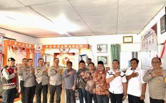 Ketua beserta Anggota Komisioner Bawaslu Jepara bersama Kapolres Jepara Wahyu Nugroho bersama Anggota