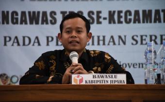 Kordiv SDM, Pendidikan dan Pelatihan Bawaslu Jepara saat mengahdiri Pelantikan PTPS di Kabupaten Jepara