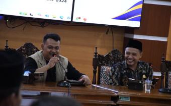 Kordiv Hukum dan Penyelesaian Sengketa Shohibul Habib dan Kordiv Pencegahan Parmas dan Humas dalam Giat Rapat Persiapan Pemungutan dan Penghitungan Suara serta Sosialisasi Identifikasi TPS Rawan pada Pemilihan 2024