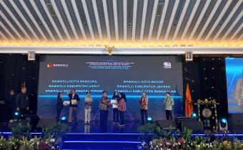 Bawaslu Jepara meraih penghargaan sebagai Bawaslu Kabupaten/Kota Teraktif dalam Pengawasan konten internet pada Pemilihan Serentak Tahun 2024