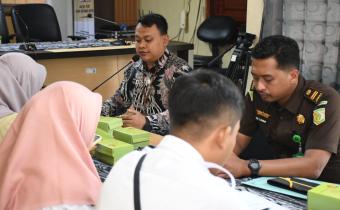 Kordiv Hukum dan Penyelesaian Sengketa Shohibul Habib dalam Acara Rapat Pokja Pengawasan Isu Isu Negatif dalam Tahapan Pemilihan 2024 bersama Kejaksaan Negeri, Kesbangpol, dan Polres Jepara