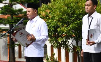 Kordiv Pencegahan Parmas Humas Ali Purnomo menjadi Pembina Apel dalam Rangka Memperingati HUT Bawaslu Ke 17