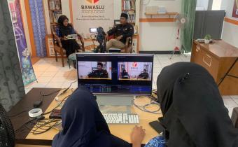 Proses Pembuatan Program Podcast "Bawaslu Menyapa" bersama Ketua Bawaslu Jepara Sujiantoko