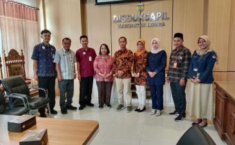 Anggota Bawaslu Jepara Ali Purnomo bersama Disdukcapil dan KPU Jepara