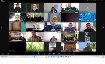 Staf Bawaslu Jepara Laili Anisah mengikuti Rapat Sosialisasi Pelaksanaan Survei Penilaian Integritas (SPI) Tahun 2025 dan Tindak Lanjut SPI Tahun 2024 melalui zoom meeting