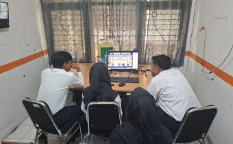 Andre, Hima, dan GhaniCalon Pegawai Negeri Sipil (CPNS) yang baru bergabung dengan Bawaslu Kabupaten Jepara mengikuti Rapat Pemanggilan dan Pengarahan CPNS Bawaslu Tahun Anggaran 2024 yang digelar secara nasional oleh Bawaslu RI