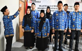 Tujuh staf Sekretariat Badan Pengawas Pemilihan Umum (Bawaslu) Kabupaten Jepara resmi dilantik dan diambil sumpah/janjinya sebagai Pegawai Pemerintah dengan Perjanjian Kerja (PPPK)